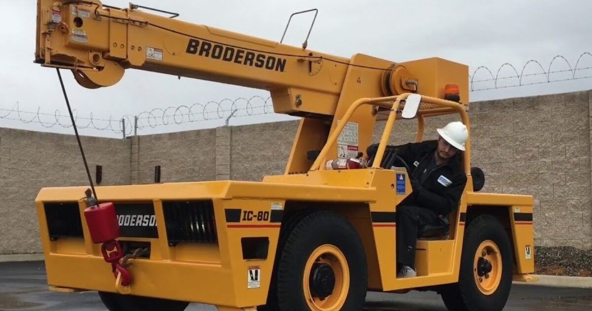 Broderson IC-80- Crane